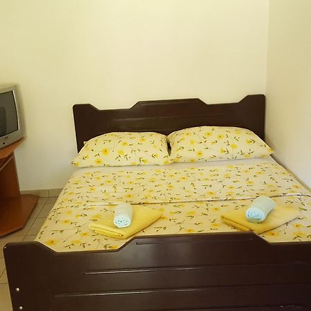 Apartments Mirakul Lopar Extérieur photo