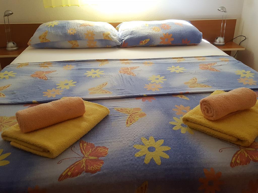 Apartments Mirakul Lopar Extérieur photo