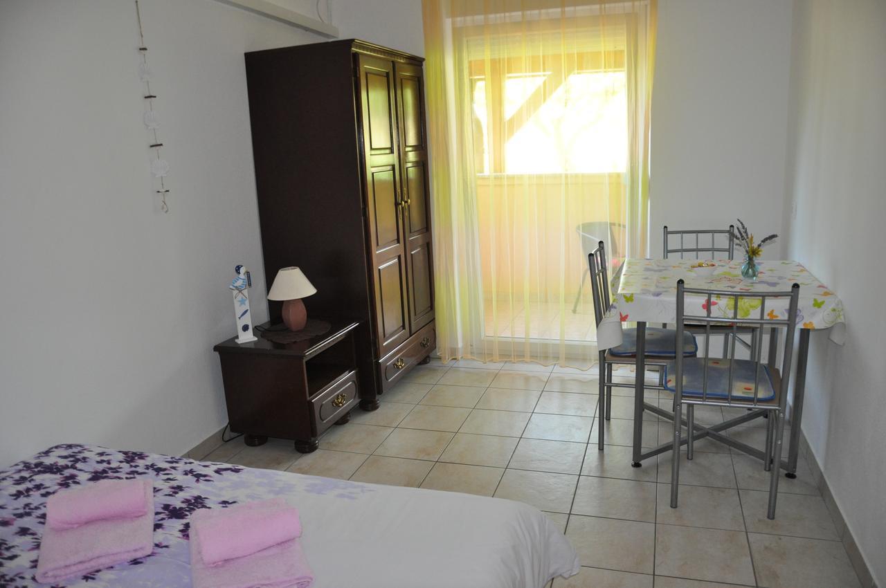 Apartments Mirakul Lopar Extérieur photo