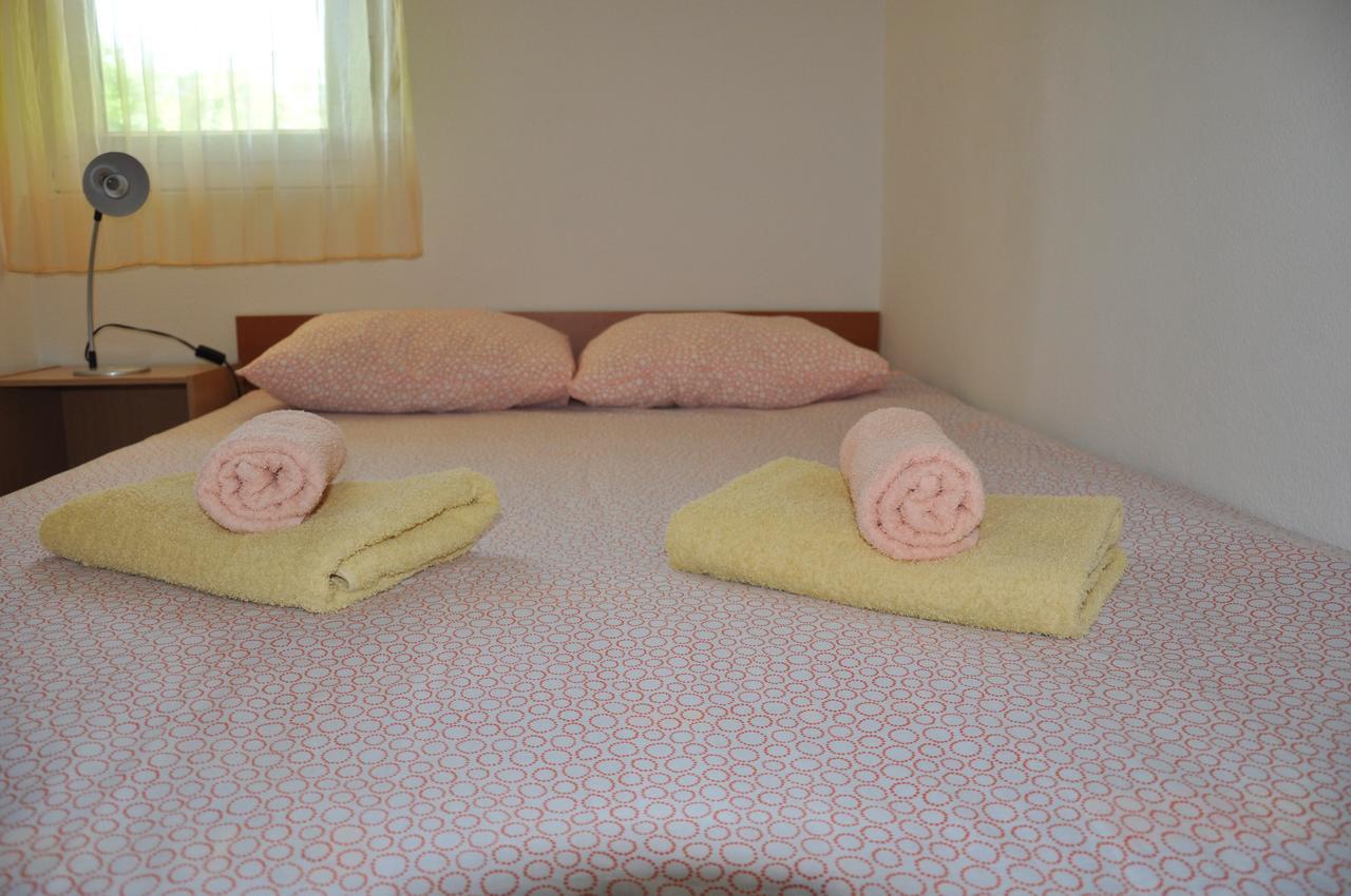 Apartments Mirakul Lopar Extérieur photo