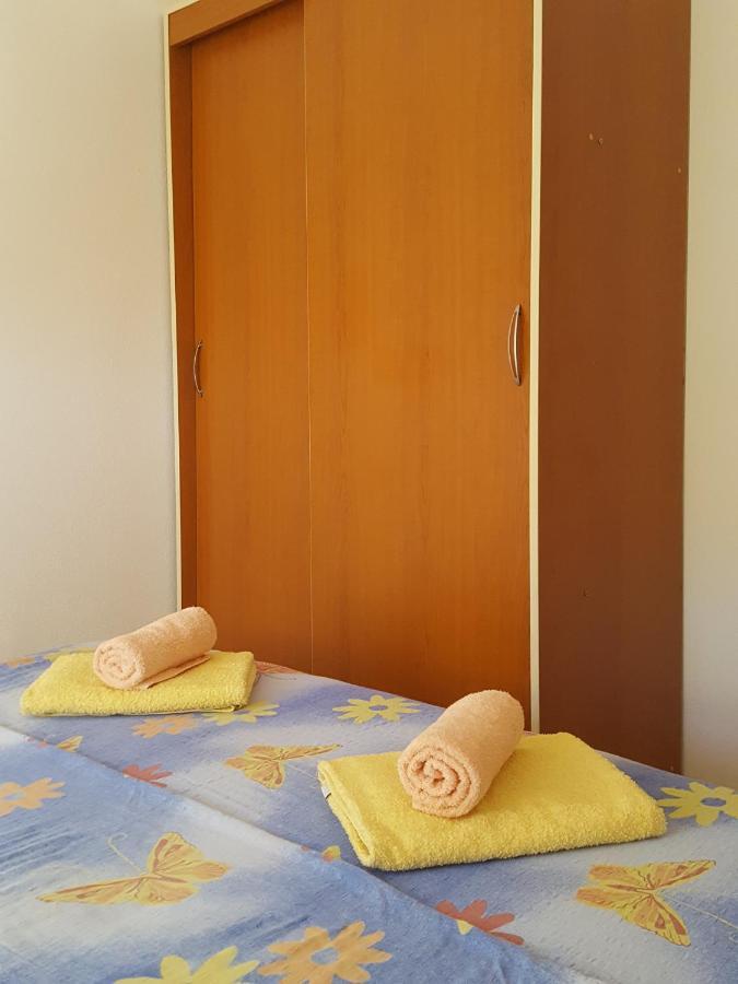 Apartments Mirakul Lopar Extérieur photo